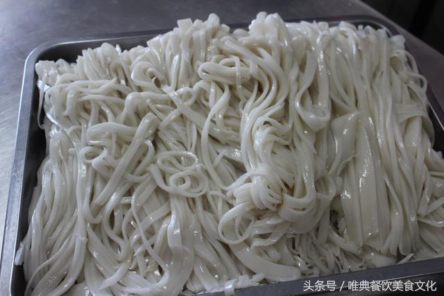 陕西特色小吃——米皮