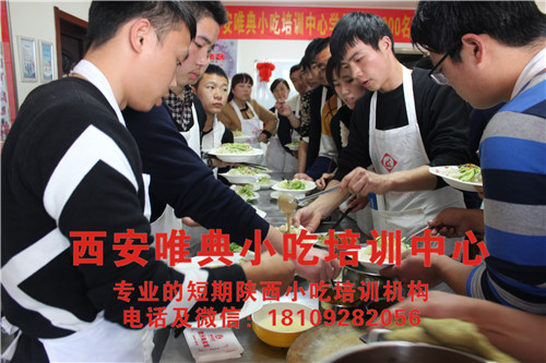 卖凉皮赚钱吗，靠卖一碗凉皮月入3万