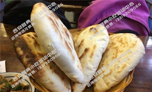 月牙饼酱羊肉夹馍 月牙饼酱羊肉夹馍