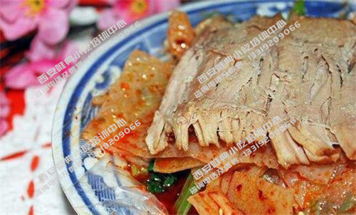 陕西特色小吃  烧肉面皮