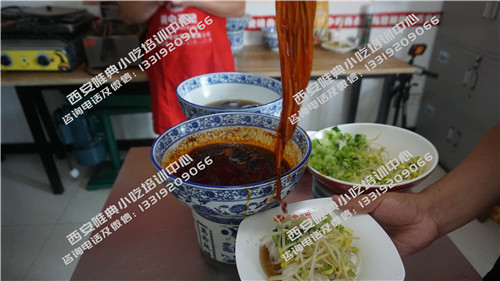 凉皮的红油和辣椒油