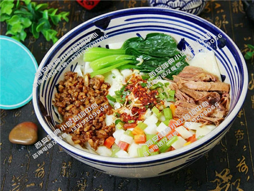 腊汁肉拌面