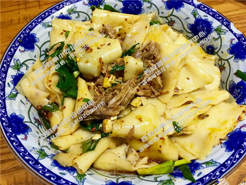 腊汁肉拌面